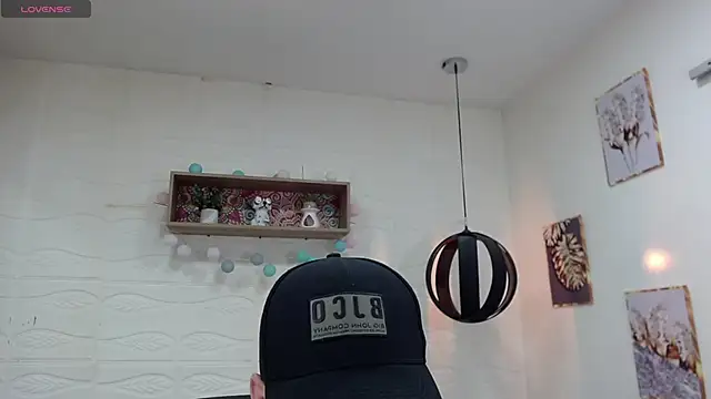 Snapshot of DmitriSanders chatting on February 2025 09:04:01 PM DmitriSanders online show from February 2025 09:04:01 PM