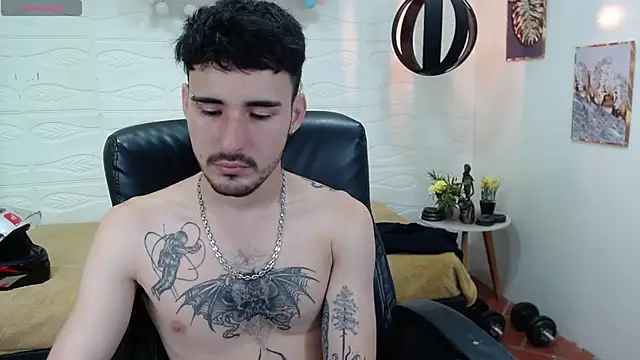 Snapshot of DmitriSanders chatting on February 2025 08:53:02 PM DmitriSanders online show from February 2025 08:53:02 PM