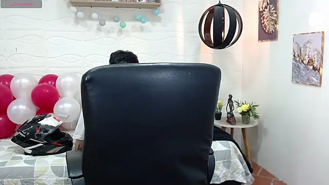 Snapshot of DmitriSanders chatting on February 2025 08:26:01 PM DmitriSanders online show from February 2025 08:26:01 PM