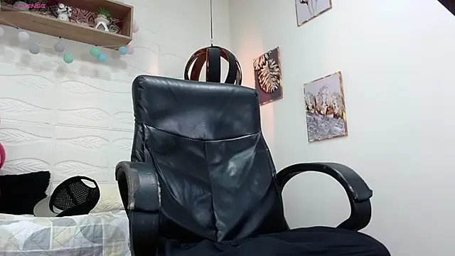 Snapshot of DmitriSanders chatting on February 2025 10:52:02 PM DmitriSanders online show from February 2025 10:52:02 PM