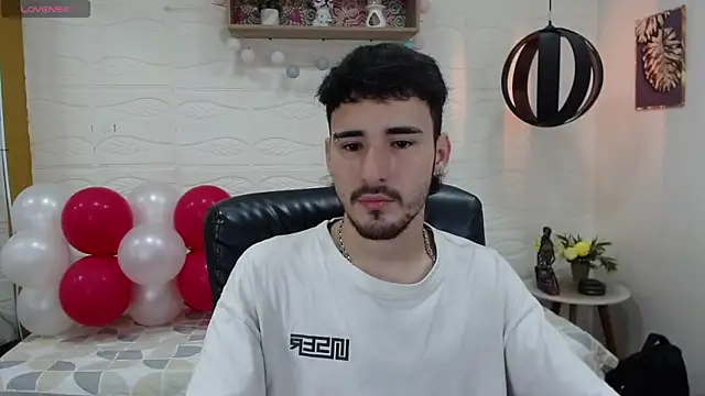 Snapshot of DmitriSanders chatting on February 2025 08:25:01 PM DmitriSanders online show from February 2025 08:25:01 PM