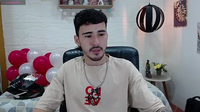 Snapshot of DmitriSanders chatting on February 2025 08:58:02 PM DmitriSanders online show from February 2025 08:58:02 PM