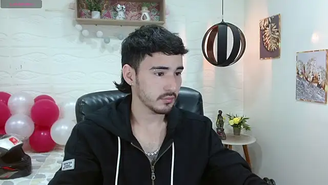 Snapshot of DmitriSanders chatting on February 2025 01:33:01 AM DmitriSanders online show from February 2025 01:33:01 AM