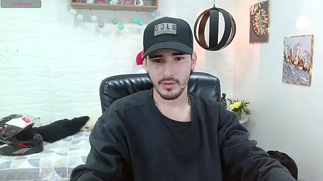 Snapshot of DmitriSanders chatting on February 2025 09:02:01 PM DmitriSanders online show from February 2025 09:02:01 PM