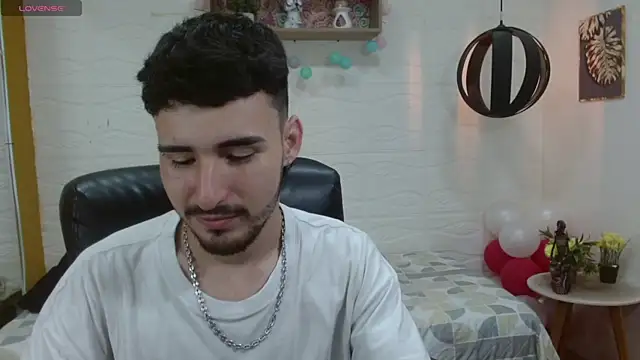 Snapshot of DmitriSanders chatting on March 2025 08:42:02 PM DmitriSanders online show from March 2025 08:42:02 PM