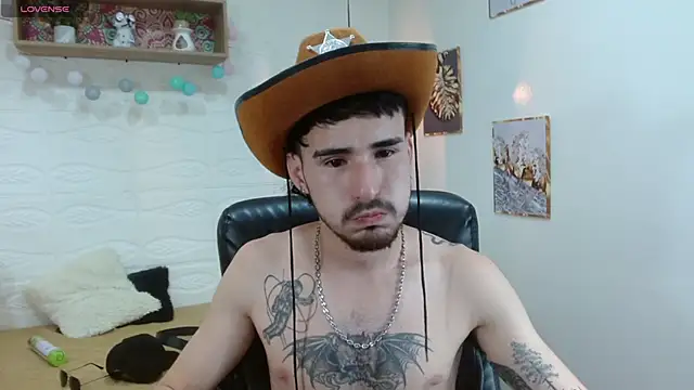 Snapshot of DmitriSanders chatting on March 2025 12:43:01 AM DmitriSanders online show from March 2025 12:43:01 AM