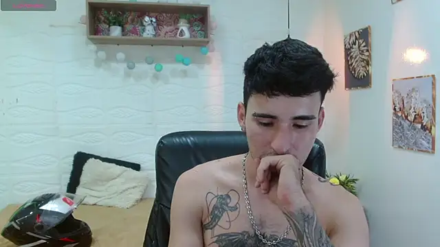 Snapshot of DmitriSanders chatting on March 2025 06:20:02 AM DmitriSanders online show from March 2025 06:20:02 AM