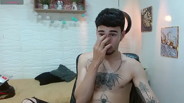 Snapshot of DmitriSanders chatting on March 2025 10:06:02 PM DmitriSanders online show from March 2025 10:06:02 PM