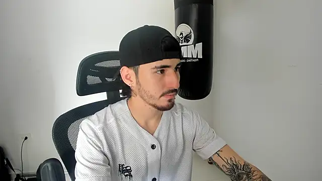 Snapshot of DmitriSanders chatting on September 2025 06:52:02 PM DmitriSanders online show from September 2025 06:52:02 PM