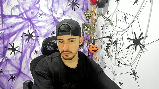 Snapshot of DmitriSanders chatting on September 2025 01:22:02 AM DmitriSanders online show from September 2025 01:22:02 AM