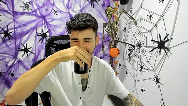 Snapshot of DmitriSanders chatting on October 2025 10:38:01 PM DmitriSanders online show from October 2025 10:38:01 PM