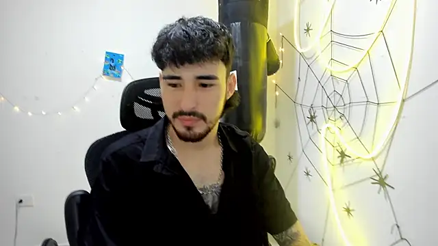 Snapshot of DmitriSanders chatting on January 2026 03:47:01 PM DmitriSanders online show from January 2026 03:47:01 PM