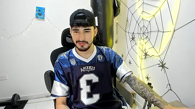 Snapshot of DmitriSanders chatting on January 2026 09:20:01 PM DmitriSanders online show from January 2026 09:20:01 PM