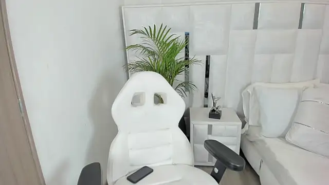 imkrystall online show from September 2025 05:23:01 PM