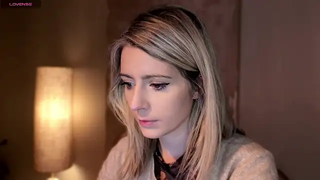 Lisaonthemoon online show from April 2026 09:34:01 PM