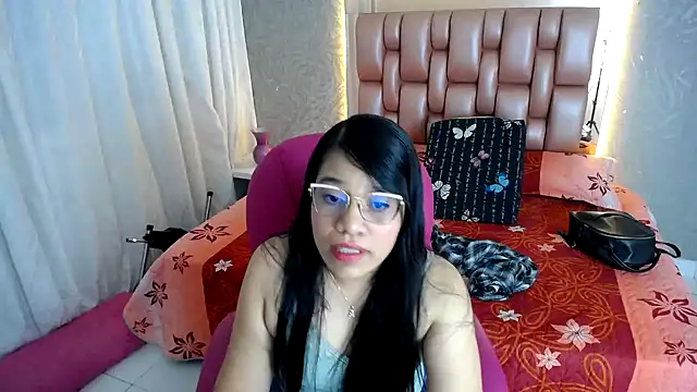 Snapshot of KEYRA-MILLER- chatting on January 2025 01:22:02 AM KEYRA-MILLER- online show from January 2025 01:22:02 AM