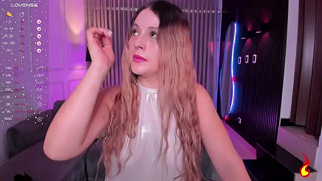 Snapshot of Leah_Grey chatting on January 2025 03:40:02 PM Leah Grey online show from January 2025 03:40:02 PM
