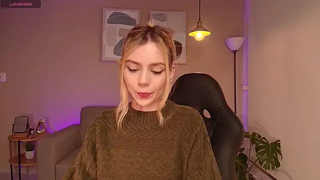 Snapshot of MirandaShaw chatting on February 2025 11:36:01 PM MirandaShaw online show from February 2025 11:36:01 PM