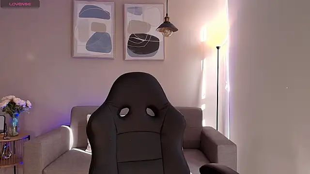 Snapshot of MirandaShaw chatting on September 2025 08:53:01 PM MirandaShaw online show from September 2025 08:53:01 PM