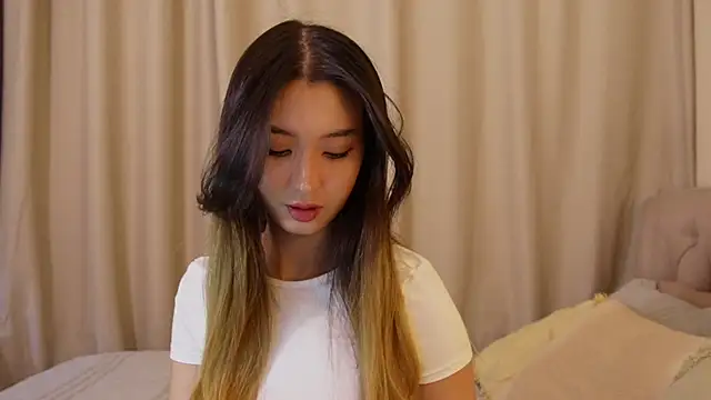 Snapshot of Sarasuo1 chatting on December 2024 11:11:02 AM Sarasuo1 online show from December 2024 11:11:02 AM