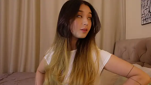 Snapshot of Sarasuo1 chatting on December 2024 11:32:02 AM Sarasuo1 online show from December 2024 11:32:02 AM