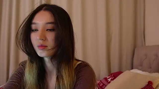 Snapshot of Sarasuo1 chatting on December 2024 11:55:01 AM Sarasuo1 online show from December 2024 11:55:01 AM