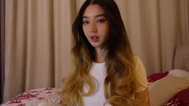 Snapshot of Sarasuo1 chatting on December 2024 12:38:01 PM Sarasuo1 online show from December 2024 12:38:01 PM