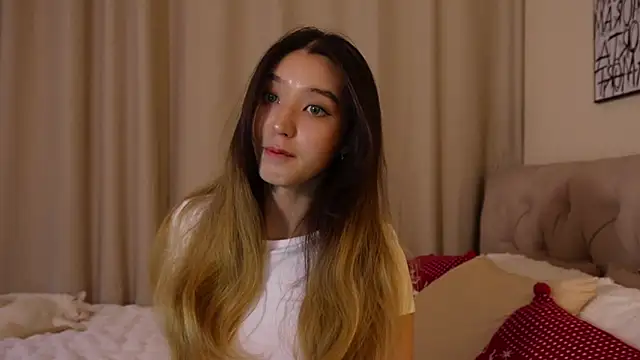 Snapshot of Sarasuo1 chatting on December 2024 12:01:02 PM Sarasuo1 online show from December 2024 12:01:02 PM