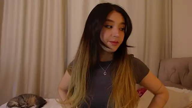 Snapshot of Sarasuo1 chatting on January 2025 05:01:01 AM Sarasuo1 online show from January 2025 05:01:01 AM