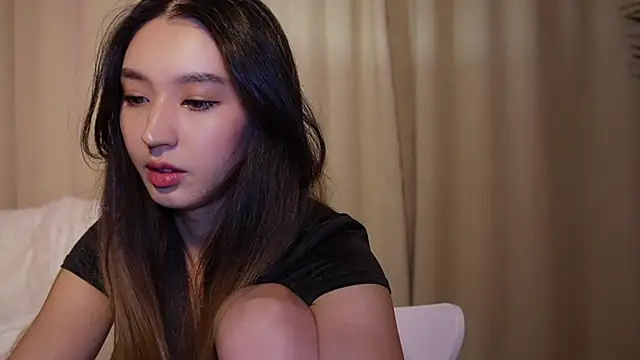 Snapshot of Sarasuo1 chatting on January 2025 01:34:01 PM Sarasuo1 online show from January 2025 01:34:01 PM