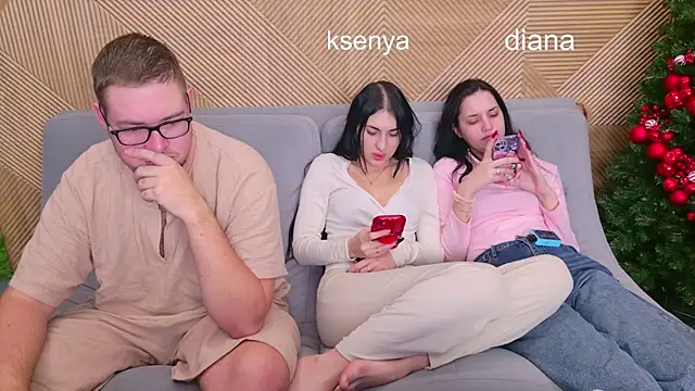 Ksenny online show from December 2025 04:08:02 AM