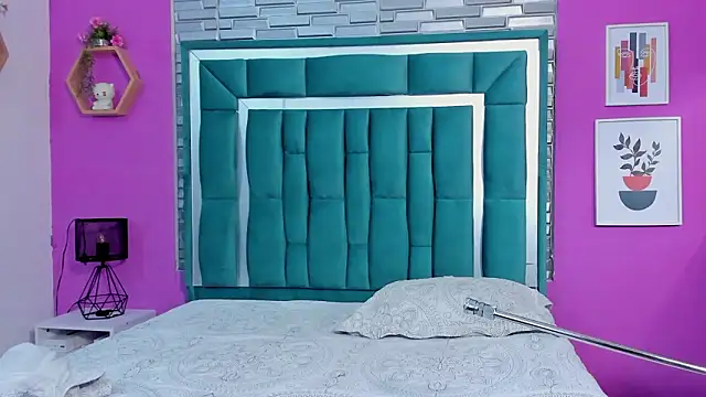 LORENSCOLLINS online show from February 2026 12:39:02 PM