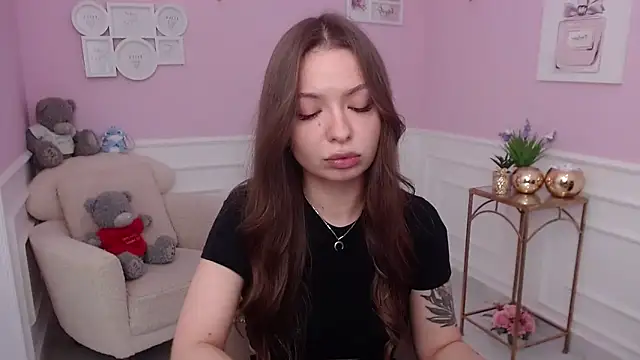 LucySkilar online show from October 2025 04:35:02 AM