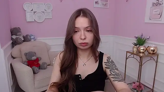 LucySkilar online show from October 2025 05:35:02 AM