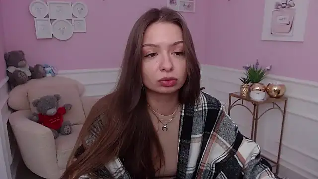 LucySkilar online show from November 2025 07:31:01 AM