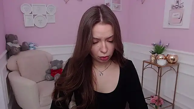 LucySkilar online show from November 2025 05:40:01 AM