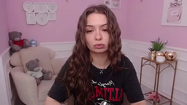 LucySkilar online show from November 2025 06:17:02 AM