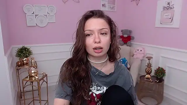 LucySkilar online show from February 2026 06:40:02 AM