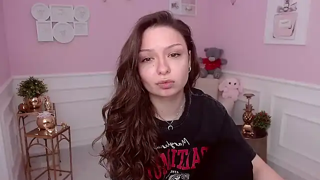 LucySkilar online show from March 2026 05:36:01 AM