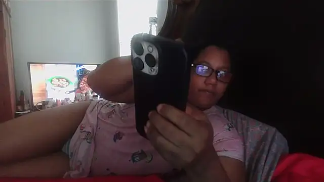 ebonyred online show from April 2026 01:04:02 PM