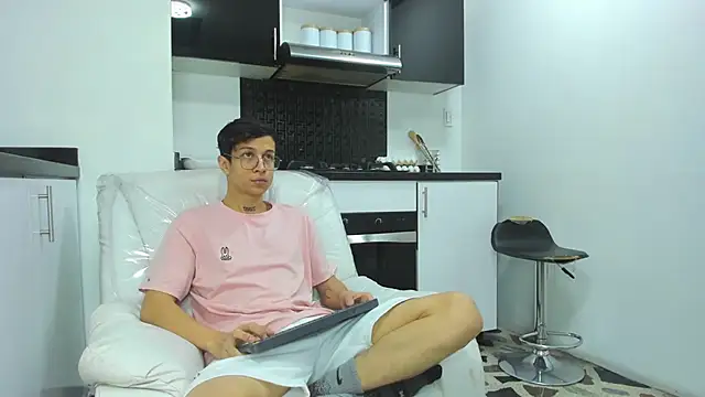 AgarEvans online show from December 2024 05:45:01 AM