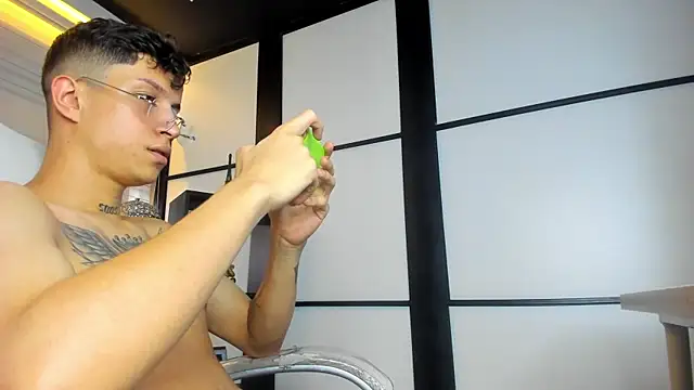 AgarEvans online show from December 2024 04:54:01 PM