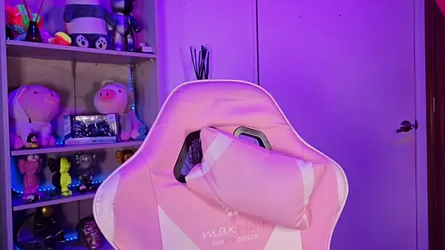 EmilyMiller  online show from April 2026 03:19:02 PM