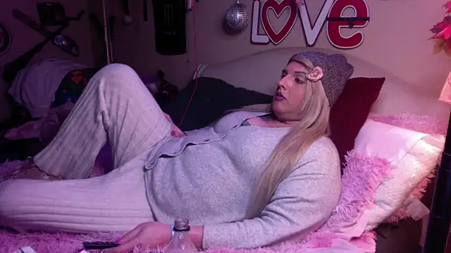 Snapshot of Blakelytgirl chatting on February 2025 02:42:01 PM Blakelytgirl online show from February 2025 02:42:01 PM