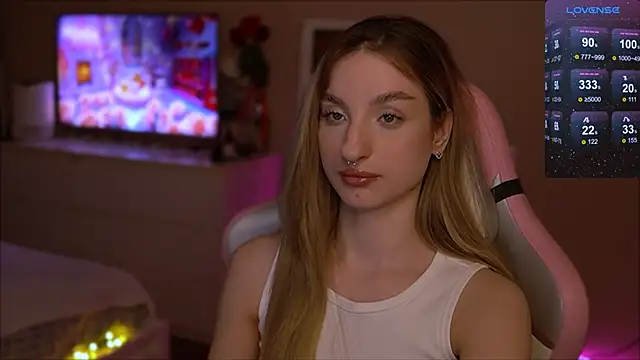 Snapshot of Lexy_kiky chatting on February 2025 09:35:02 PM Lexy kiky online show from February 2025 09:35:02 PM