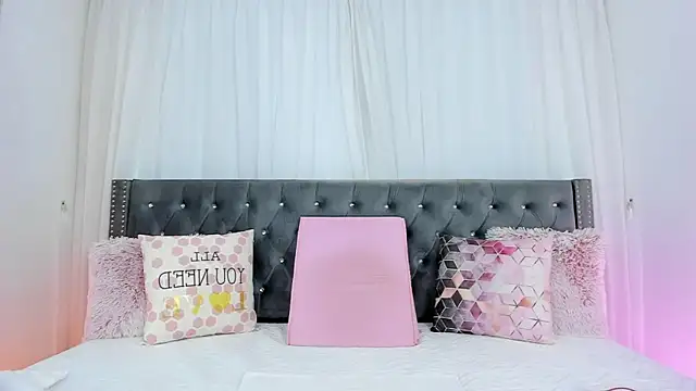 IsabellaJames online show from October 2025 12:06:02 PM