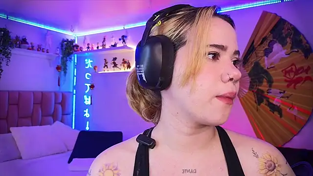 albaismynameX online show from December 2025 12:21:02 PM