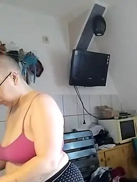 Isabella Geney online show from July 2026 01:17:02 PM