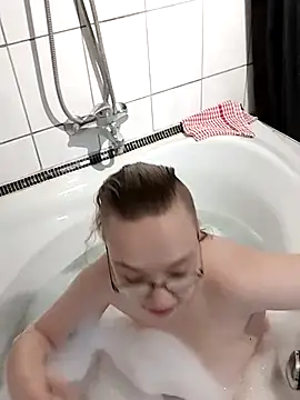 Isabella Geney online show from July 2026 11:38:01 AM