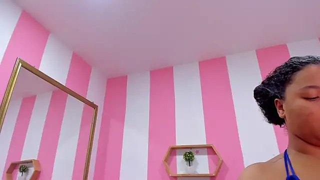 Snapshot of ISABELLA_020 chatting on October 2025 01:29:01 PM ISABELLA 020 online show from October 2025 01:29:01 PM